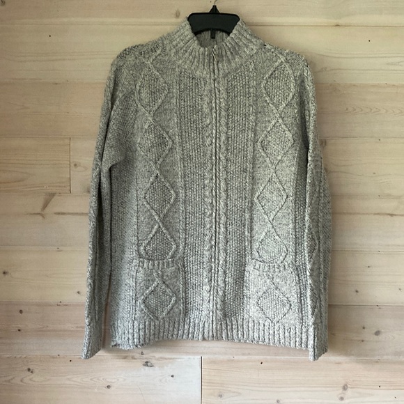 Lands' End Sweaters - Lands End Woman’s Size M. (10-12), Long sleeve, zip up, sweater in a gray blend.